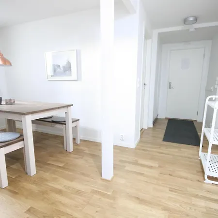 Modern And Central - With A Garden Apartment *