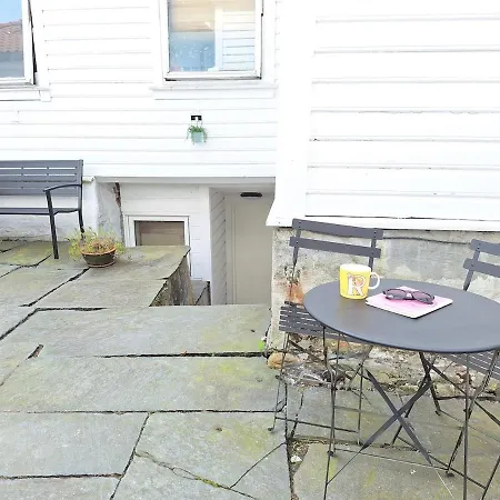 Daire Modern And - With A Garden Bergen