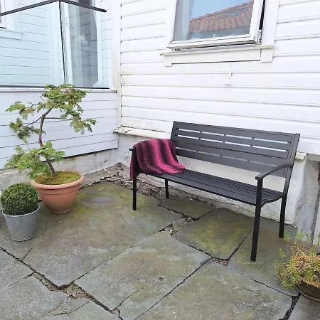 Modern & Central Apartment With Private Garden Bergen