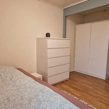 Modern & Central Apartment With Private Garden 아파트 *