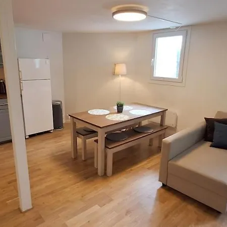 Modern & Central Apartment With Private Garden *