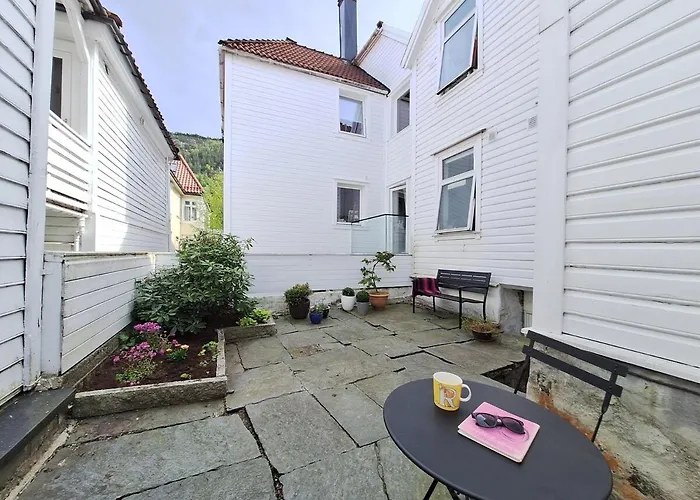 Daire Modern And - With A Garden